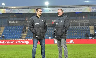 Rino Capretti und Raimund Bertels diskutierten nach dem 0:3 gegen Dortmund in Lotte die prekäre sportliche Situation. - Jens Dünhölter