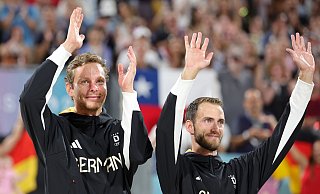 Nach Platz zwei bei Olympia sind Nils Ehlers (l) und Clemens Wickler auch bei der EM erfolgreich. - Rolf Vennenbernd/dpa