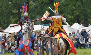 Das Ritterturnier von "Mandshur Tengri" war einer der Hauptattraktionen beim Mittelalterfest Anno 1280 auf dem Rittergut Kruse in Gütersloh. - sport/presse/foto Dünhölter