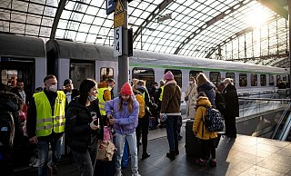 Kriegsflüchtlinge aus der Ukraine kommen am Berliner Hauptbahnhof an. - Foto: Fabian Sommer/dpa
