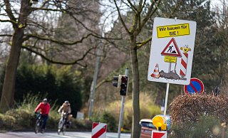 Die Bauarbeiten am Rolandsweg sollen den Radverkehr verbessern und sicherer machen. - Niklas Tüns