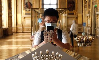 Die beim Einbruch in den Louvre erbeuteten Schmuckstücke sind von unschätzbarem Wert (Archivbild). - Francois Guillot/AFP/dpa