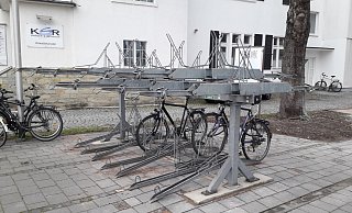 Die Nutzung der oberen Parkreihe der Doppelstockparker ist ganz einfach, sagt die Stadt. - Stadt Paderborn