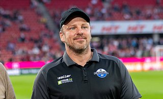 Am 25. Oktober 2024 erlebte Lukas Kwasniok beim Paderborner 2:1-Sieg sein erstes Spiel als Trainer im Kölner Rheinenergie-Stadion. Künftig wird er dort regelmäßig an der Seitenlinie stehen. - IMAGO/Kirchner-Media