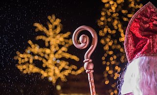 Zu einer richtigen Nikolaus-Verkleidung gehören der gekringelte Bischofsstab und die Bischofsmütze. - Symbolbild: pixabay