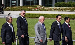 Luiz Inacio Lula da Silva (M) mit anderen Gipfelteilnehmern beim G7-Treffen in Hiroshima. - Takashi Aoyama/Getty Images Pool via AP/dpa