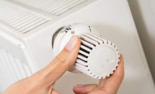 Mieter sollen die Mehrkosten beim Heizen durch den höheren CO2-Preis nicht mehr alleine tragen - die Vermieter müssen sich beteiligen. - Foto: Christin Klose/dpa-tmn