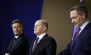 Die Bundesregierung um Robert Habeck (v. l.), Olaf Scholz und Christian Lindner steht vor dem Aus. - picture alliance / photothek