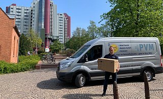 Markus Wendler bei der Lieferung an das Städtische Klinikum in Bielefeld. - PVM