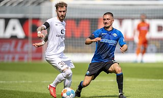 Neuzugang Marcel Mehlem (r.), hier im Duell gegen St. Paulis Ex-Arminen Marcel Hartel, feierte am Samstag ein gelungenes Startelfdebüt für den SCP. - Picture Alliance