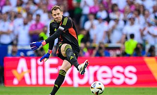 Bricht im EM-Spiel gegen die Schweiz gleich zwei Rekorder: Manuel Neuer. - Tom Weller/dpa