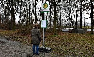 Die Ersatzhaltestelle "Wanderparkplatz" an der Sennestraße wurde angelegt, weil die Straße auf Höhe des Schulzentrums umgebaut wird. - Raphael Athens
