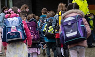 Schon vor der Grundschule sollte es für Kinder mit Förderbedarf ein verpflichtendes Chancenjahr geben, empfiehlt die Enquetekommission des NRW-Landtags. - Bernd Thissen/dpa