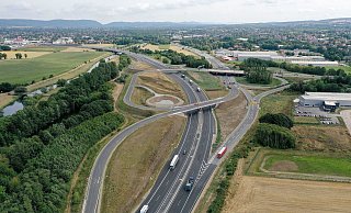 Auf der Hauptachse der A 30 fließt der Verkehr ohne Geschwindigkeitsbegrenzung. Und auch die Auf- und Abfahrten sind seit Anfang August für den Verkehr freigegeben. - Jürgen Krüger