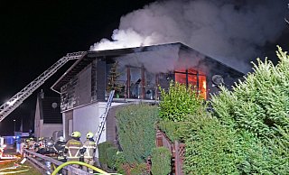 Durch einem Großbrand ist ein Einfamilienhaus an der Stephanusstraße zerstört worden. - Ralph Meyer