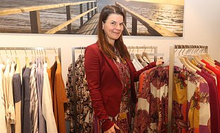 Tanja Kliewe-Meyer ist die Inhaberin des Labels "Like a bird". Die Frau aus Spenge betreibt das Unternehmen im Löhner Golfclub und steht für nachhaltige Mode. - Susanne Barth