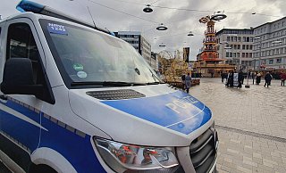 Auf dem Jahnplatz und an weiteren Orten in der Innenstadt, zeigt die Polizei am Dienstag verstärkt Präsenz. - Kurt Ehmke