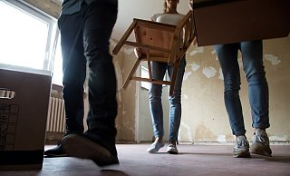 Vermieter dürfen eine hinterlegte Kaution für eine Frist von bis zu sechs Monaten zurückhalten. - Christin Klose/dpa-tmn