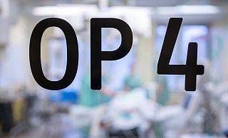 Urteil: Trotz Schmerzen und psychischer Belastung muss die Krankenkasse die Kosten einer OP bei Gynäkomastie nicht übernehmen. - Florian Schuh/dpa-tmn