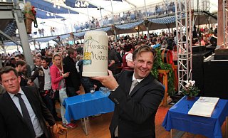 Der Mai, aber auch die Oktoberwoche sind eigentlich sehr umsatzstarke Zeiten für die Warburger Brauerei, sagt Franz-Axel Kohlschein. - Dieter Scholz