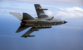 Taurus-Marschflugkörper werden von Flugzeugen aus abgefeuert. Sie sind eine Art selbst lenkende Raketen. - Andrea Bienert/Bundeswehr/dpa