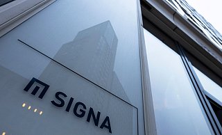Das Logo des Immobilienunternehmens Signa. - Monika Skolimowska/dpa