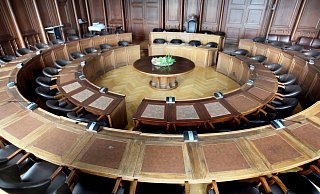 Im Großen Sitzungssaal des Rathauses tagt regelmäßig der Herforder Stadtrat. - Frank-Michael Kiel-Steinkamp