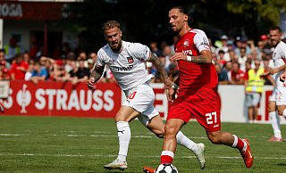 Mühelos in Runde zwei: Niklas Dorsch (l.) mit Heidenheim. - Philipp von Ditfurth/dpa