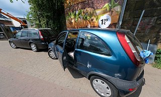 Die Beckhausstraße war nach einem Unfall stadtauswärts ab der Bahnunterführung gesperrt. - Foto: Andreas Zobe/NW