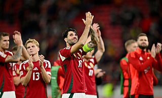 Ungarns Dominik Szoboszlai (M) war mit zwei Toren der Matchwinner beim 2:0-Sieg in Bosnien-Herzegowina. - Denes Erdos/AP/dpa