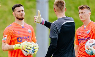 Das Rennen um die Nummer eins im Tor des SC Paderborn 07 ist ab sofort eröffnet. Die beiden Herausforderer? Dennis Seimen (l.) und Markus Schubert (r.). - BESIM MAZHIQI Das Rennen um die Nummer eins im Tor des SC Paderborn 07 ist ab sofort eröffnet. Die beiden Herausforderer? Dennis Seimen (l.) und Markus Schubert (r.). - BESIM MAZHIQI