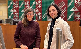 Marios Vafiadis (r.) mit der SPD-Landtagsabgeordneten Christina Kampmann im Landtag in Düsseldorf. - SPD