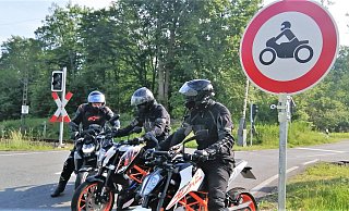 Motorradfahrer dürfen ab dem 1. April von 12 bis 22 Uhr nicht mehr über den Rehberg von Langeland nach Altenbeken fahren. - Burkhard Battran