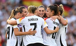 Die deutschen Fußballerinnen gewinnen gegen Österreich. - Sebastian Christoph Gollnow/dpa