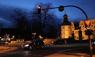 An der Residenzstraße in Schloß Neuhaus läuft das Pilotprojekt zur digitalen Ampelsteuerung. - Holger Kosbab