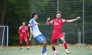 Verdienter Derbysieg: Im Hinspiel beim SC Herford mit David Pabon (l.) behielt RW Kirchlengern mit Levin Güzelel (r.) die Nase vorn. - Yvonne Gottschlich