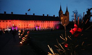Adventszauber Corvey: Das Schloss wird in der Dunkelheit illuminiert. Damit ist es nun vorbei. - Simone Flörke