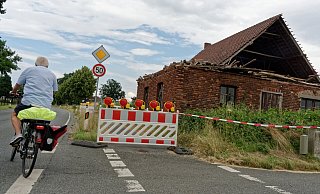 An der Einmündung des Holzweges auf die Bünder Straße wird es für Radfahrer gefährlich: Dort ist unvermittelt der Radweg gesperrt. - Andreas Sundermeier