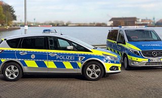 Die Kreispolizeibehörde Minden-Lübbecke stellte den neuen Ford Focus S-Max und den Mercedes Vito vor. - Polizei