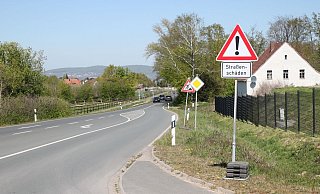 Ein 4,3 Kilometer langes Stück der Detmolder Straße zwischen der B 611 und der Valdorfer Straße soll bis Ende des Jahres saniert werden. - Nicole Bliesener