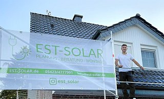Ab jetzt auf den eigenen Baustellen unterwegs: Dennis Fan mit seiner Firma EST-Solar. - proWirtschaftGT