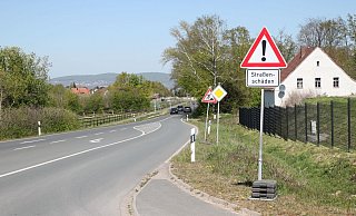 Ein 4,3 Kilometer langes Stück der Detmolder Straße zwischen der B 611 und der Valdorfer Straße soll bis Ende des Jahres saniert werden. - Nicole Bliesener