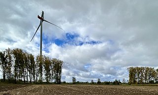 Viele Felder rund um das havarierte Windrad am Schlingfeldweg im Kreis Gütersloh sind noch nicht abgesucht. - Max Maschmann