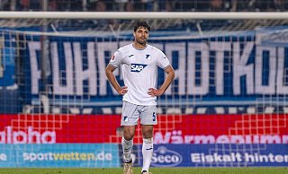 Der türkische Nationalspieler Ozan Kabak fällt für die EM in Deutschland mit einem Kreuzbandriss aus. - David Inderlied/dpa