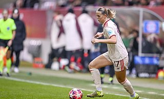 Klara Bühl verlängerte beim FC Bayern. - Harry Langer/dpa