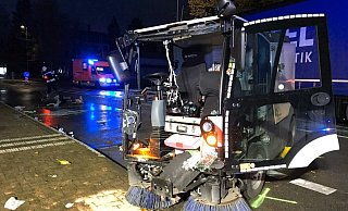 Der Kehrmaschinenfahrer geriet offenbar bei überfrierender Nässe in den Gegenverkehr. - Christian Mathiesen