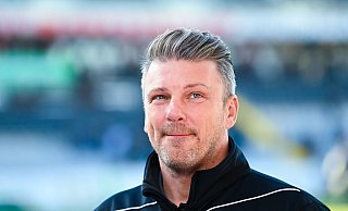 Lukas Kwasniok und der SC Paderborn können am Samstag mit einem Sieg und etwas Glück die Tabellenspitze erobern. - Silas Schueller/DeFodi Images/dpa