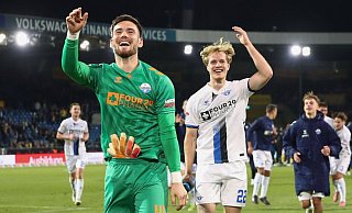 SCP-Torwart Dennis Seimen (l.) feiert nach dem 2:1 in Braunschweig vor dem Gästeblock. Teamkollege Mattes Hansen ist ebenfalls bester Laune. - Imago Images SCP-Torwart Dennis Seimen (l.) feiert nach dem 2:1 in Braunschweig vor dem Gästeblock. Teamkollege Mattes Hansen ist ebenfalls bester Laune. - Imago Images