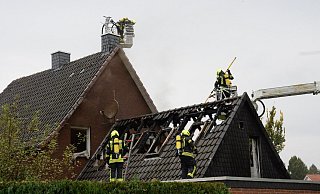 Zu einem Brand an einem Haus in Rheda-Wiedenbrück musste die Feuerwehr am Montag ausrücken. - Andreas Eickhoff