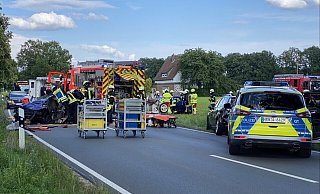 Die Feuerwehr musste die Autos aufschneiden, um die Insassen zu befreien. - Thorsten Heß
